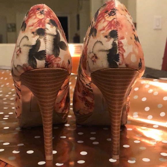 Christian Siriano Floral Pumps - Picture 4 of 4